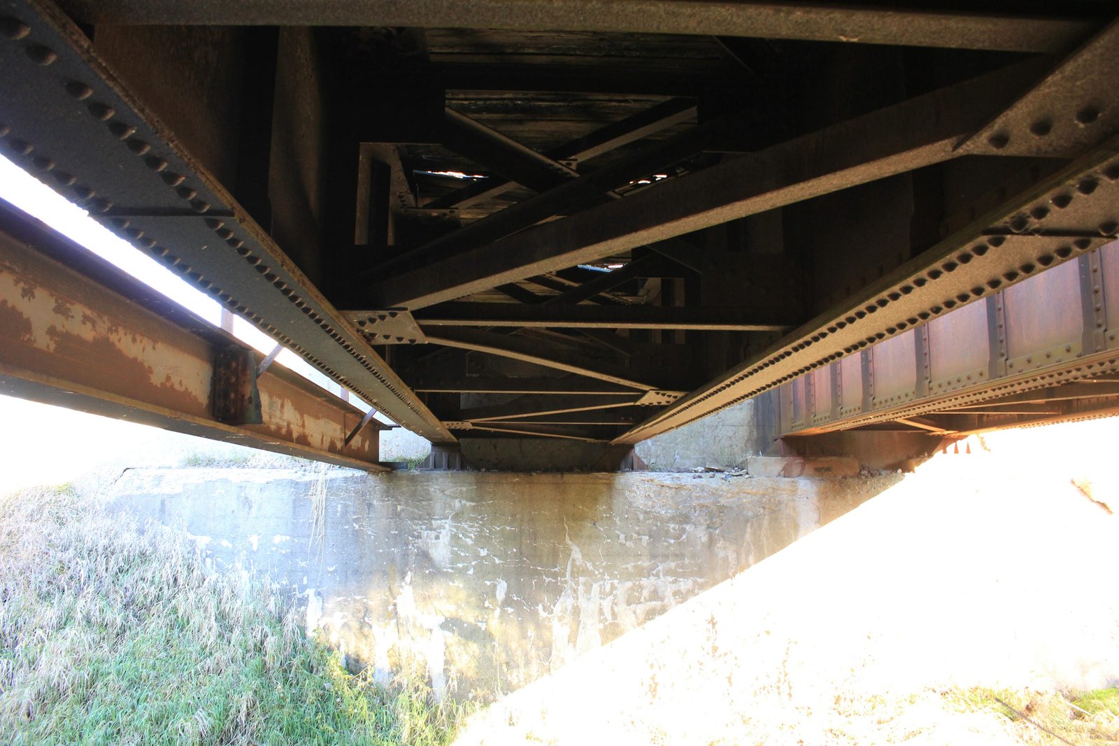 Girder details, west track.  Note additional beam to left